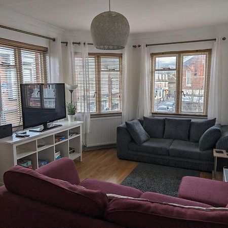 Twenty Four Apartment Хайт Екстериор снимка