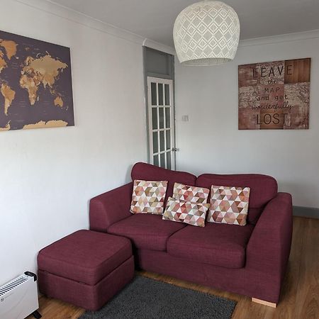 Twenty Four Apartment Хайт Екстериор снимка