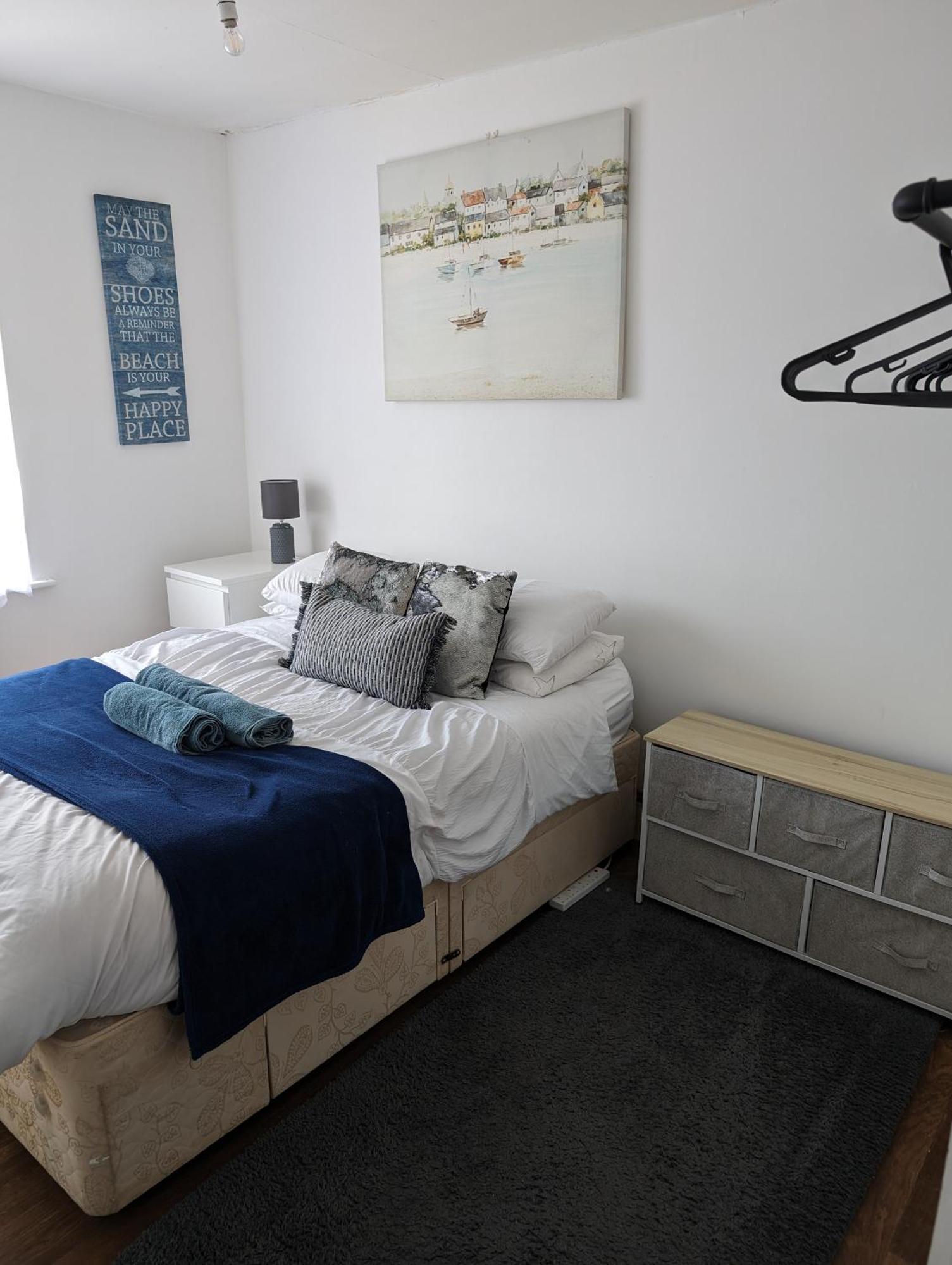 Twenty Four Apartment Хайт Екстериор снимка