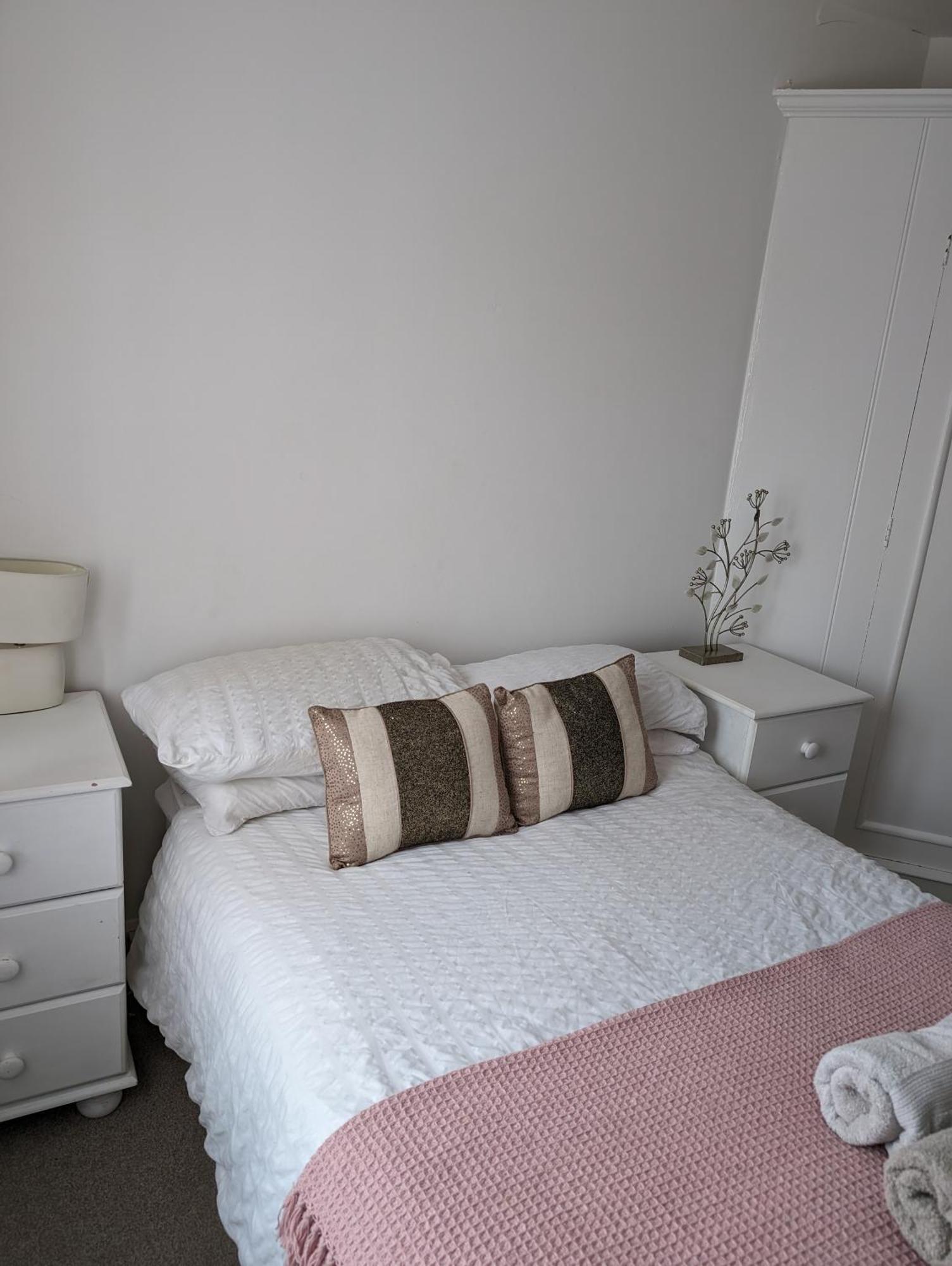 Twenty Four Apartment Хайт Екстериор снимка