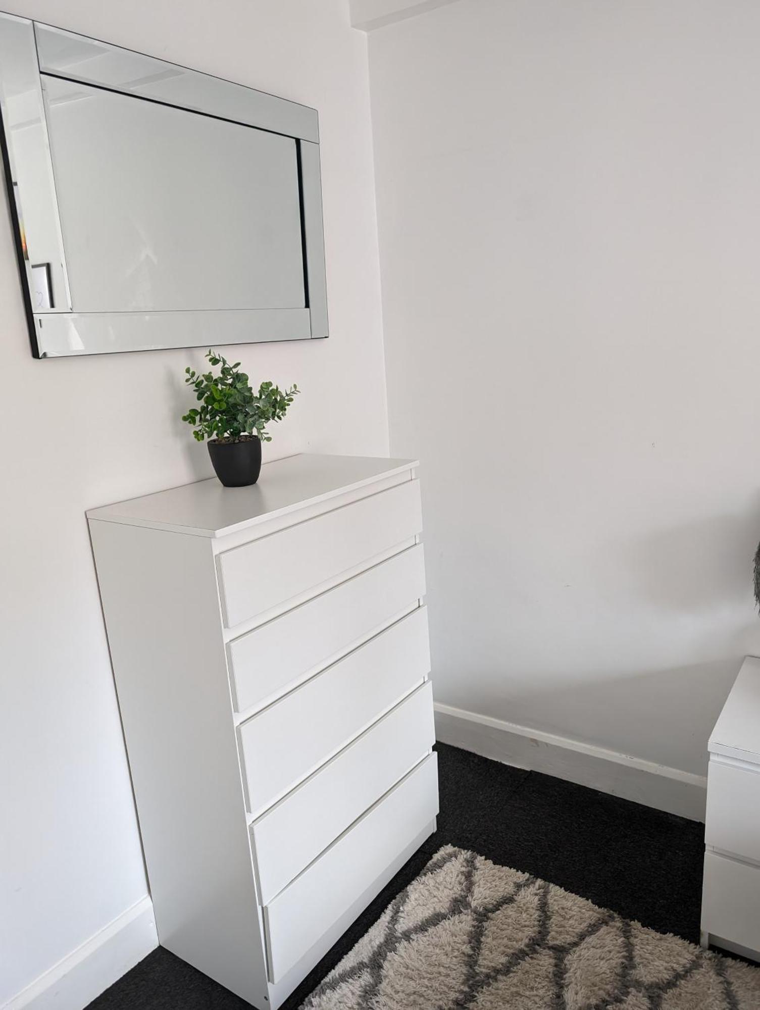 Twenty Four Apartment Хайт Екстериор снимка