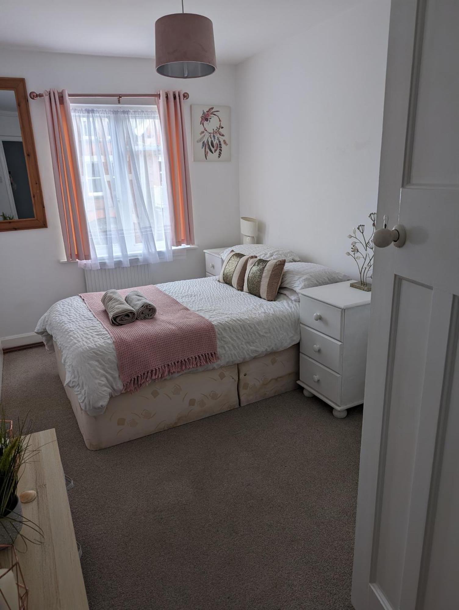 Twenty Four Apartment Хайт Екстериор снимка