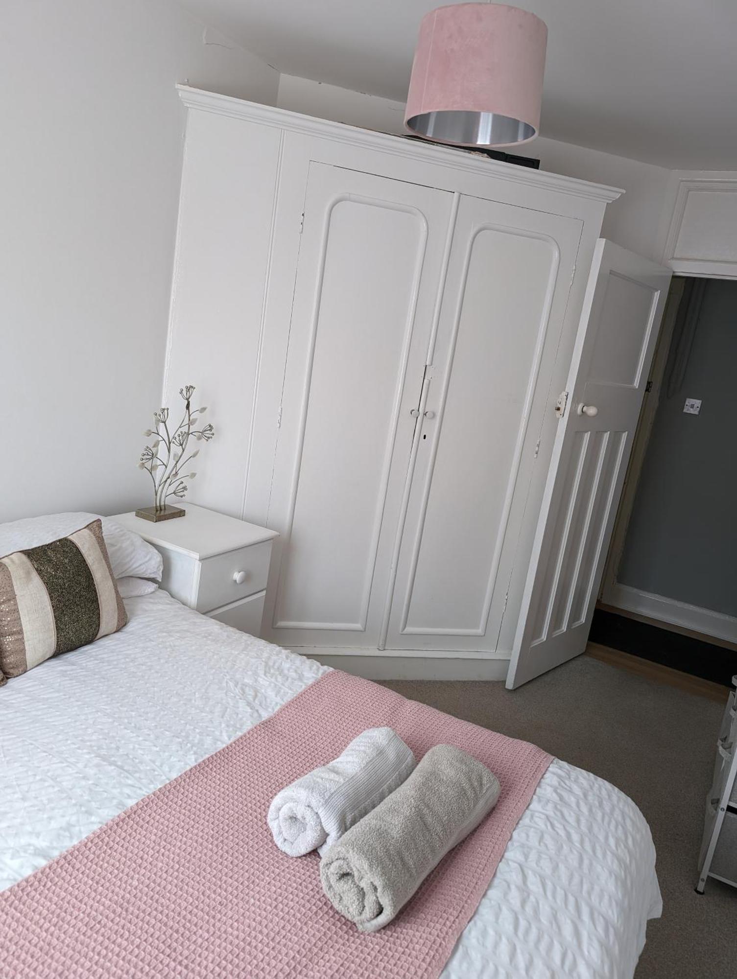 Twenty Four Apartment Хайт Екстериор снимка