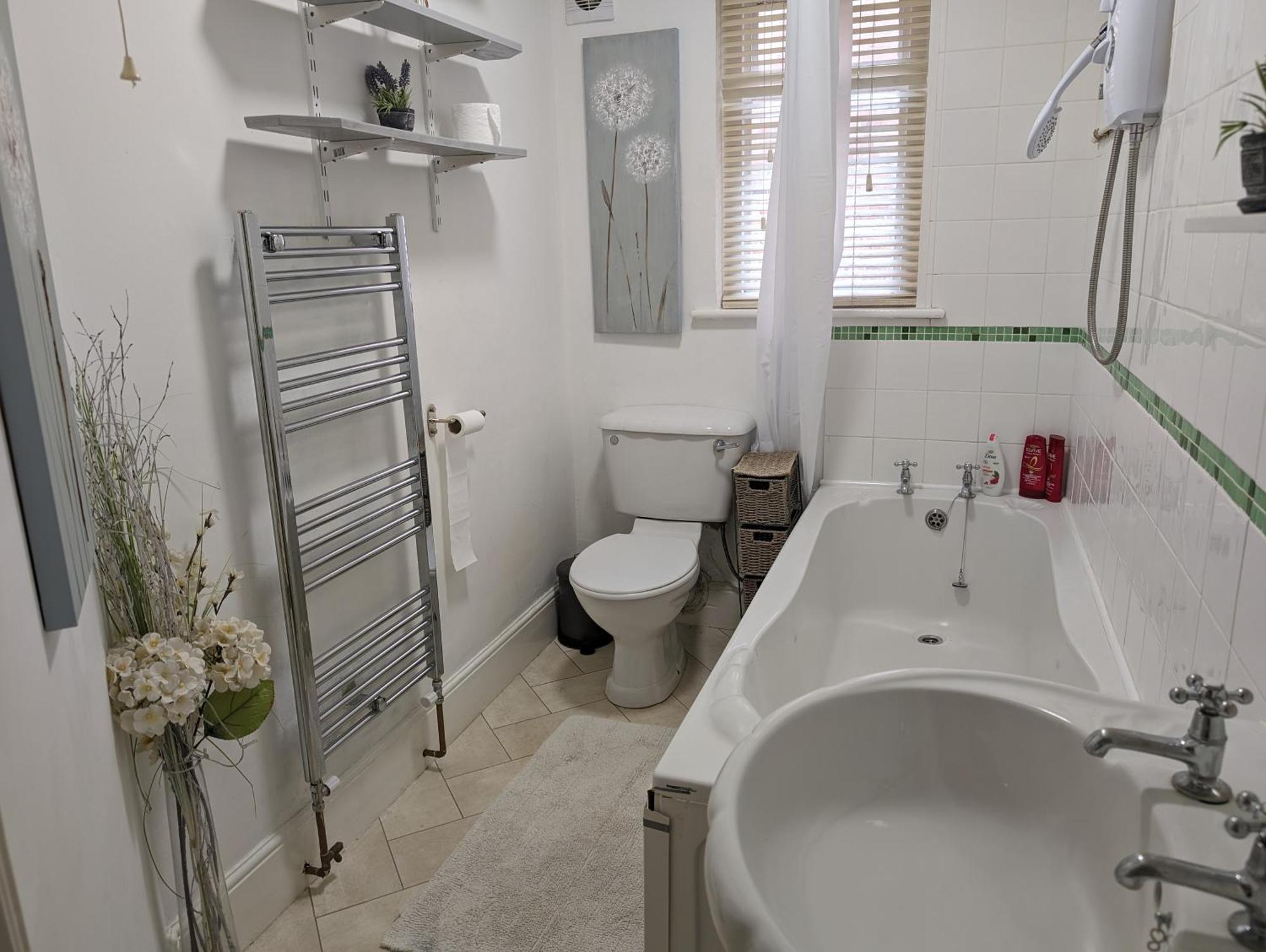 Twenty Four Apartment Хайт Екстериор снимка