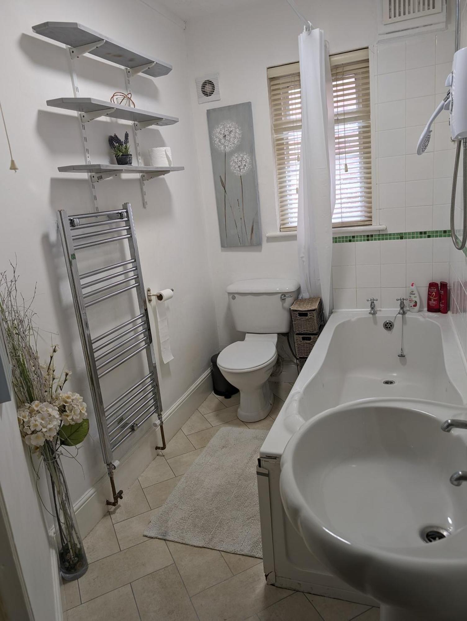 Twenty Four Apartment Хайт Екстериор снимка